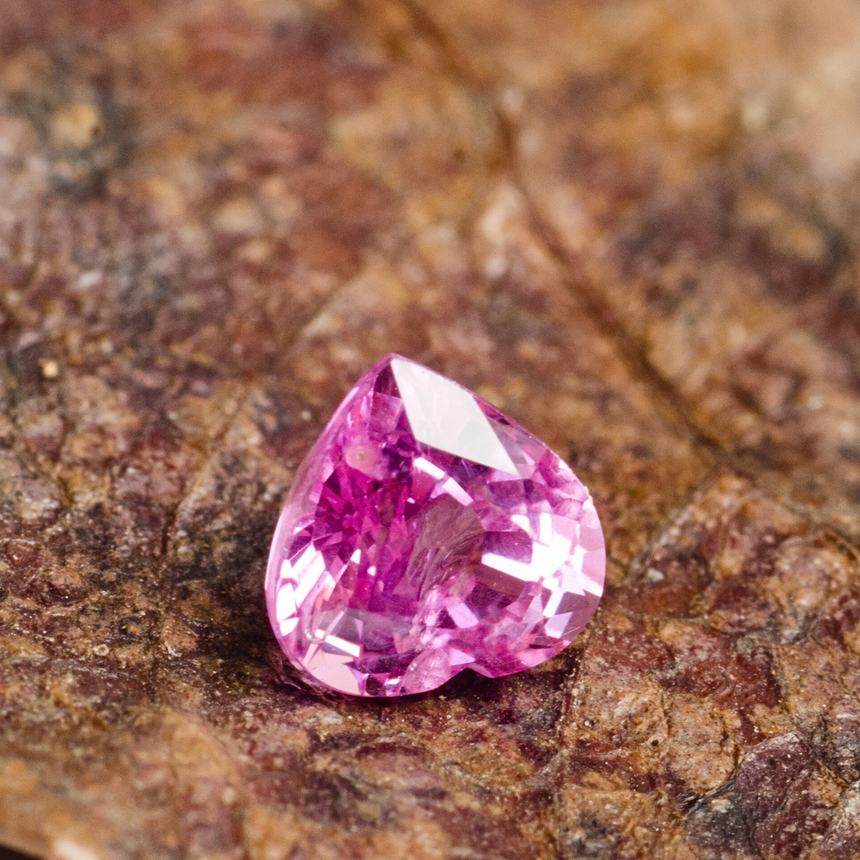 0.61 carat heart-cut pink sapphire 4.8mm loose gem | SARATTI