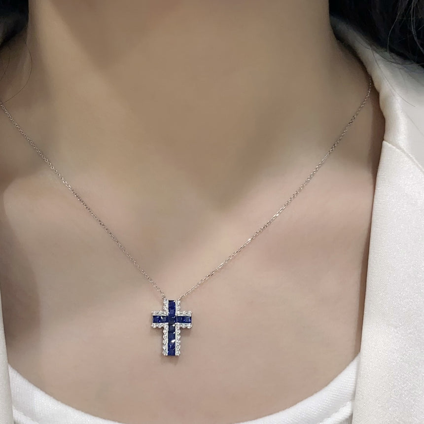 0.6 carats Sapphires and Diamonds Necklaces in White Gold | Saratti