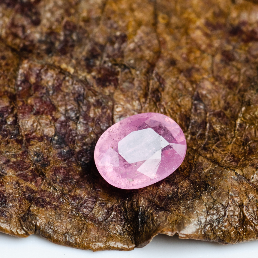 0.95ct pink sapphire 6.5mm 5.5mm oval shape Sri Lanka | SARATTI
