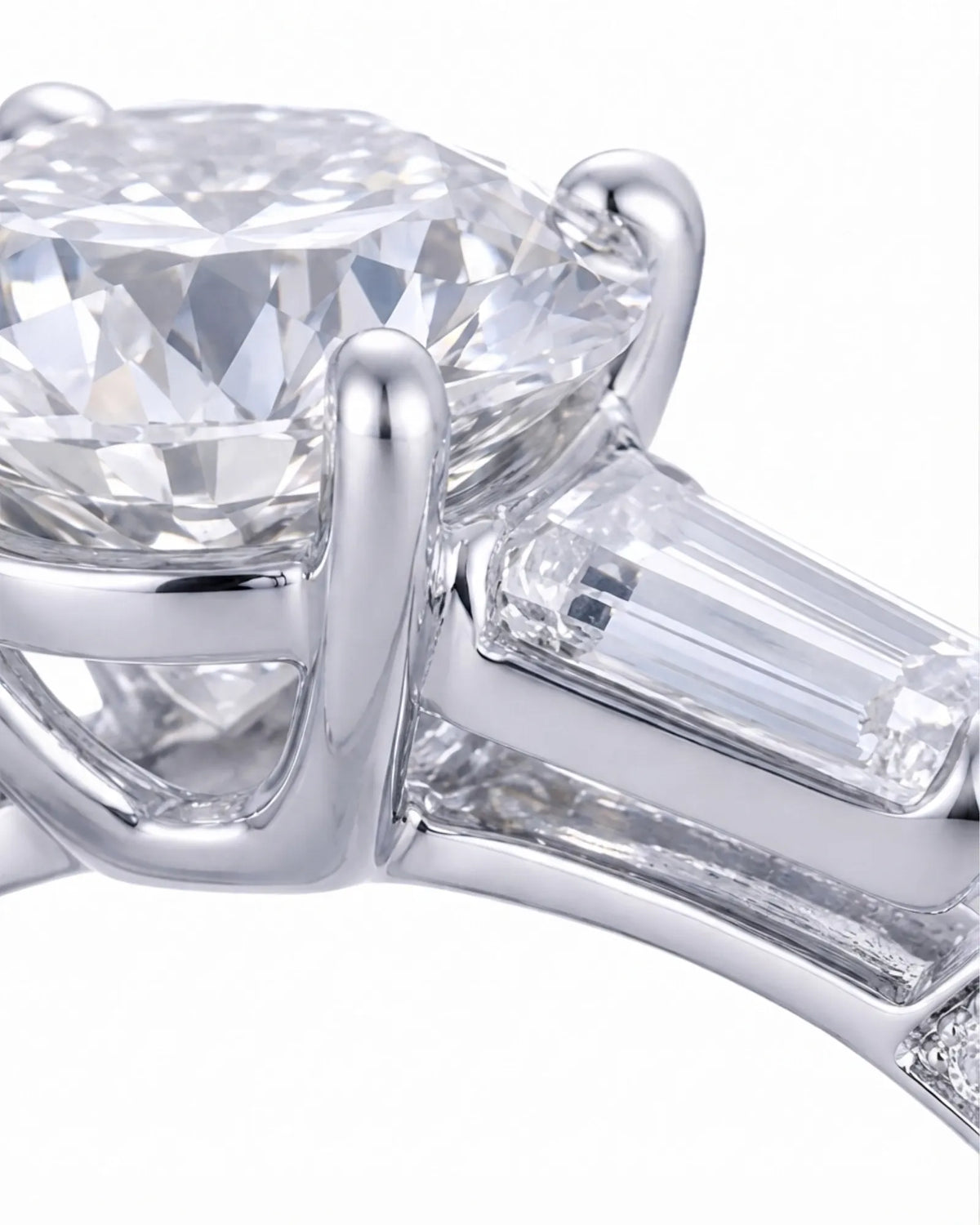 Terzo Tesoro – Natural Round Diamond Three-Stone Engagement Ring