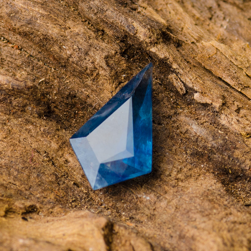 1.15 carats Sri Lankan Unheated Natural Sapphire Gemstone | Saratti
