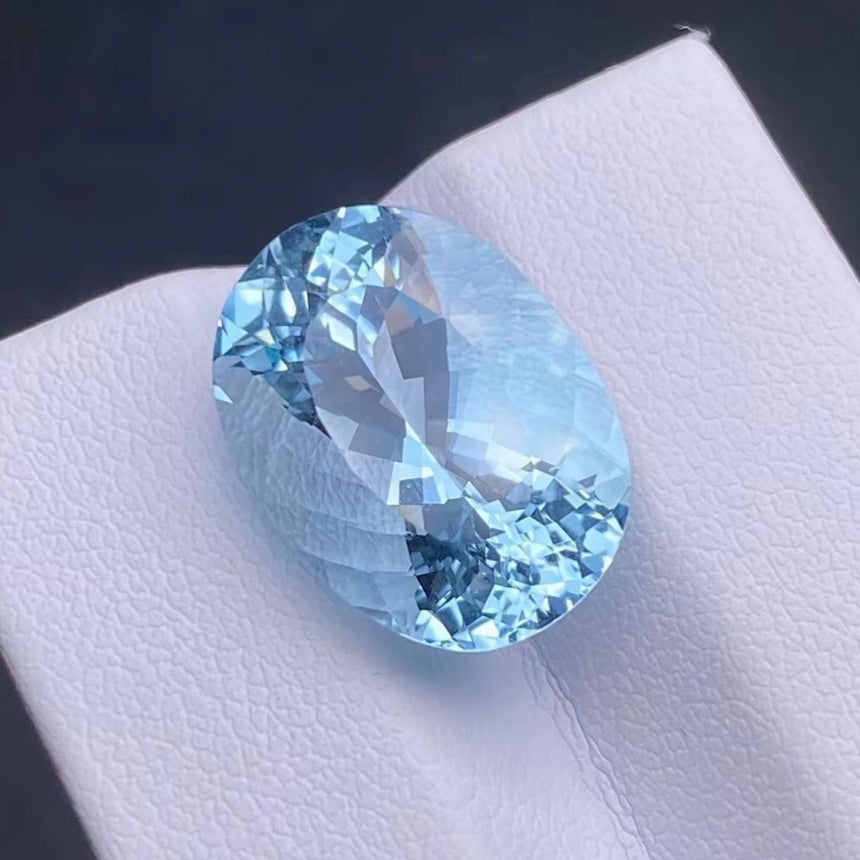 10.72cts Oval Cut Natural Aquamarine Santa Maria Color | GUILD Certified