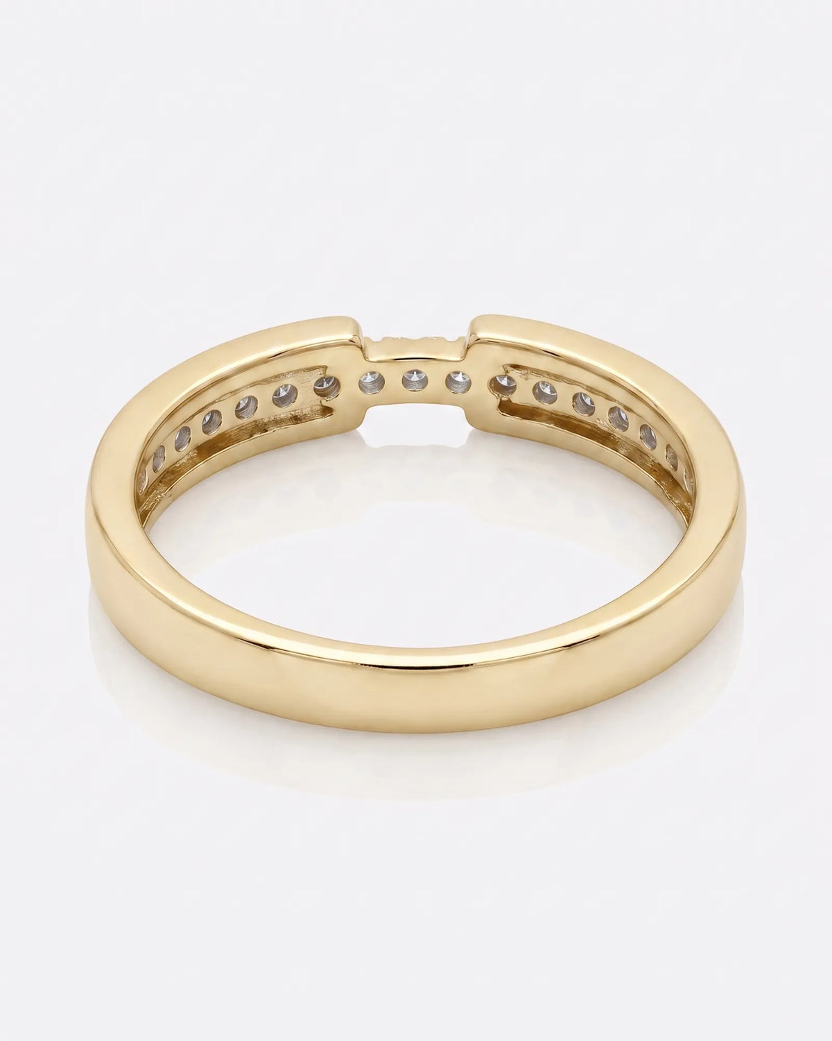 Round Diamond Wedding Band in White Gold