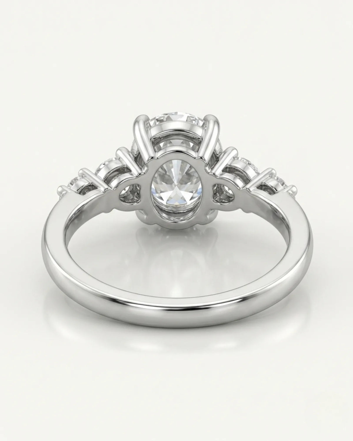 Three-stone oval diamond engagement ring in platinum for a timeless and refined proposal | SARATTI