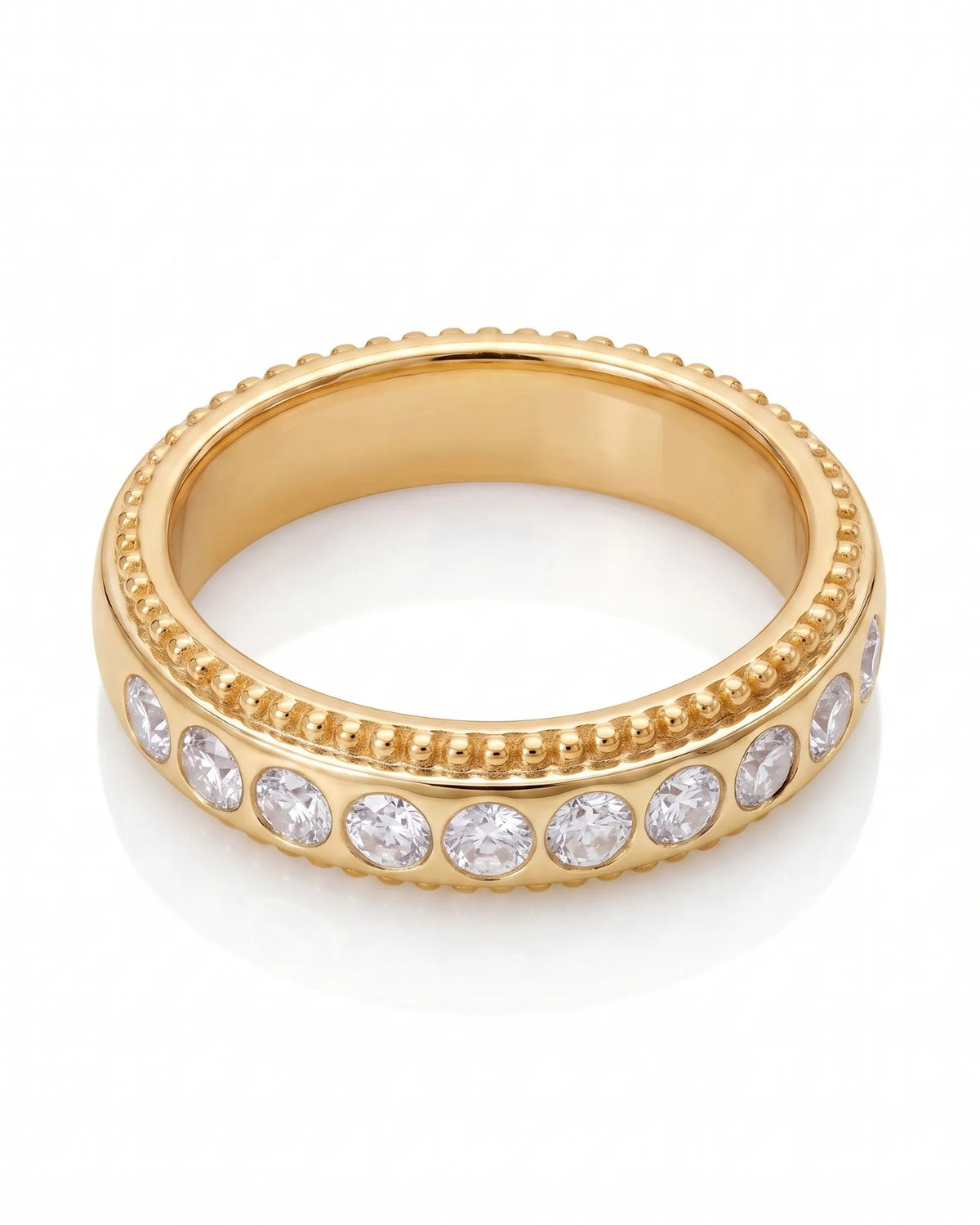 Diamond wedding band in 18K yellow gold, detail view | SARATTI