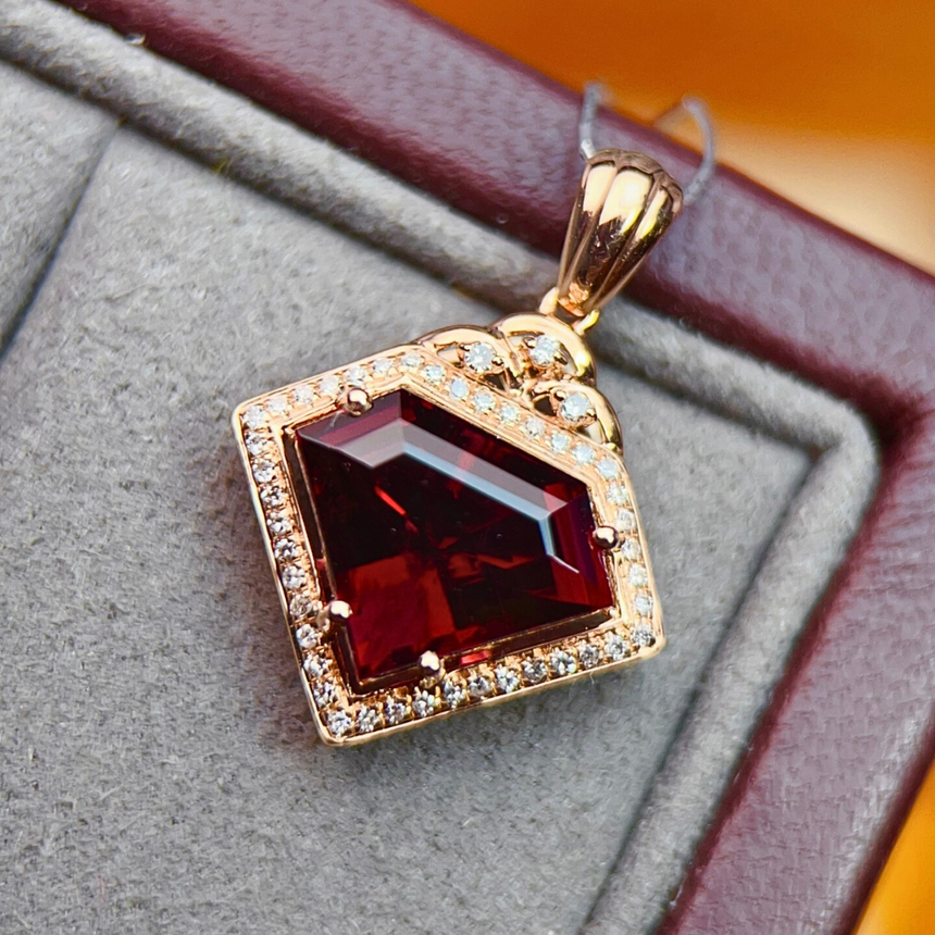 Hexagonal Rubellite Pendant in 18K Gold