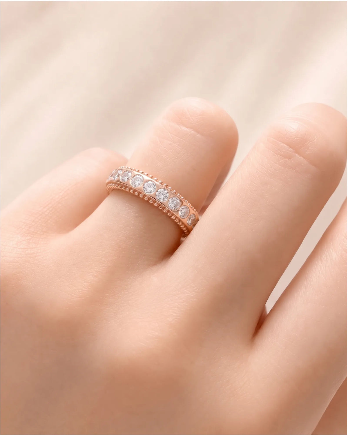Diamond wedding band in 18K rose gold, view 4 | SARATTI