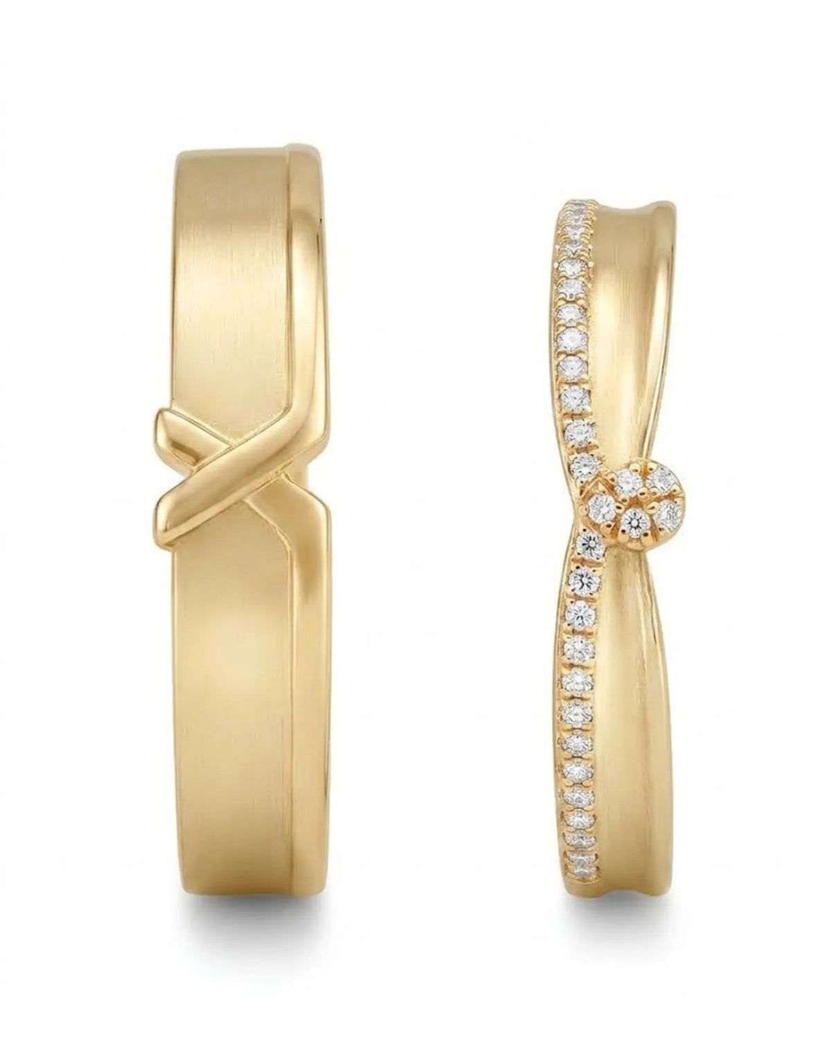 18K yellow gold couple wedding rings featuring intertwined ribbon curves and refined craftsmanship | SARATTI