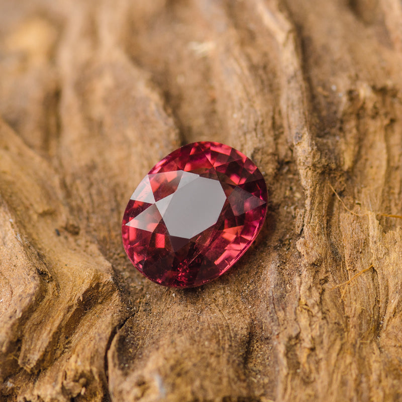 2.76 carats Natural Red Tormaline Gemstone | Saratti