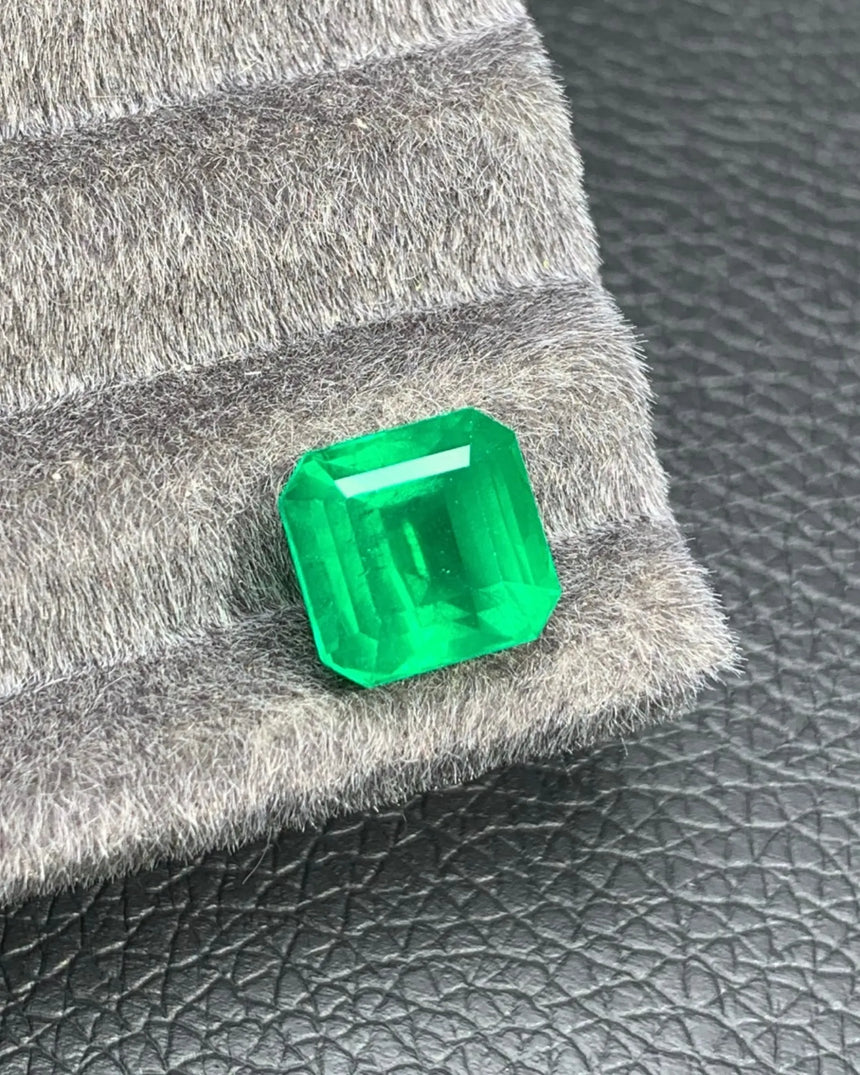 6.57 carats Natural Untreated Vivid Green Emerald | Emerald Cut