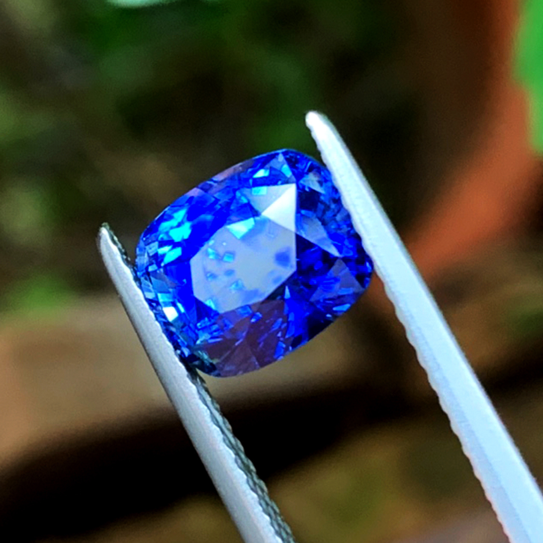 Cushion Cut Royal Blue Sapphire Gemstone | Saratti Jewelry