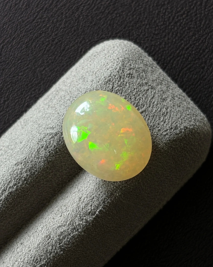 4.77ct Ethiopian White Opal loose gemstone alternate view | SARATTI