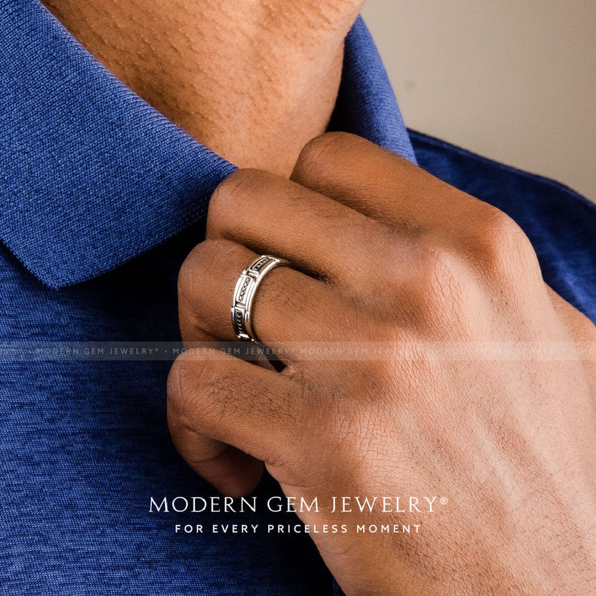 Pavé set black diamond detail of Black Diamond 4mm mens wedding band in platinum | SARATTI