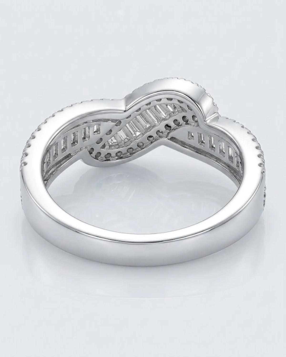 Crossover diamond wedding band with elongated baguette diamonds and fine round brilliant detailing | SARATTI