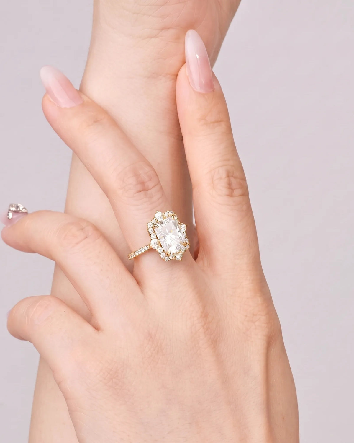 Cometa Corona – Natural Radiant-Cut Diamond Floral Halo Ring