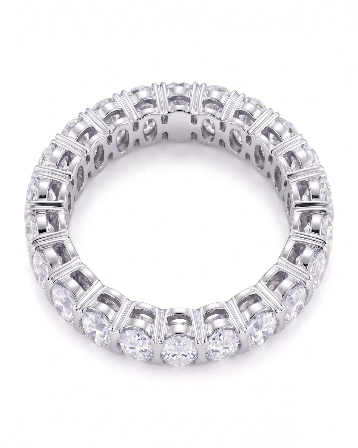 Prong-set oval diamond eternity band in 18K white gold, detail view | SARATTI