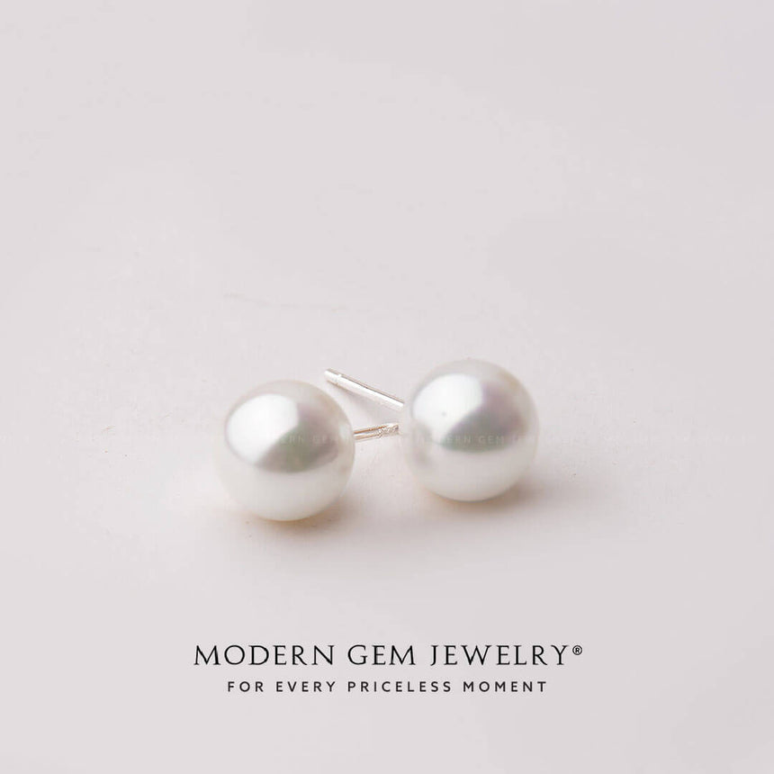Classic minimalist Akoya pearl stud earrings