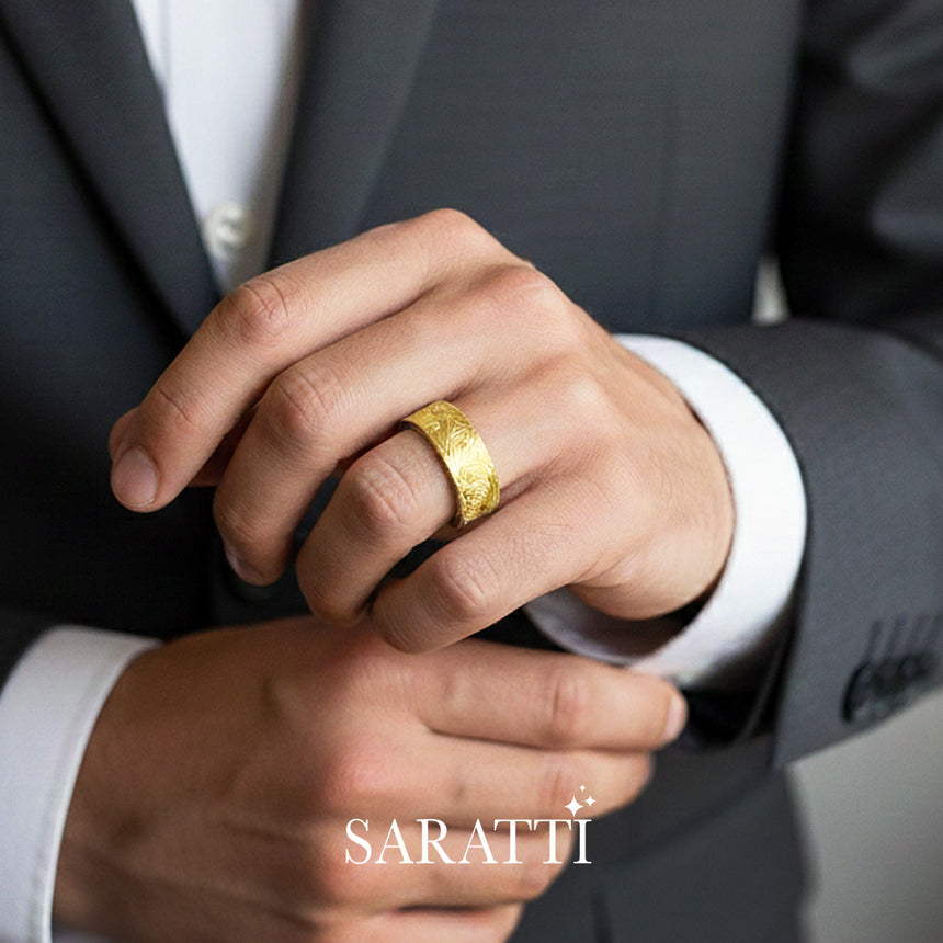 Architectural men’s band 18k yellow gold aurelian scroll engraving | SARATTI