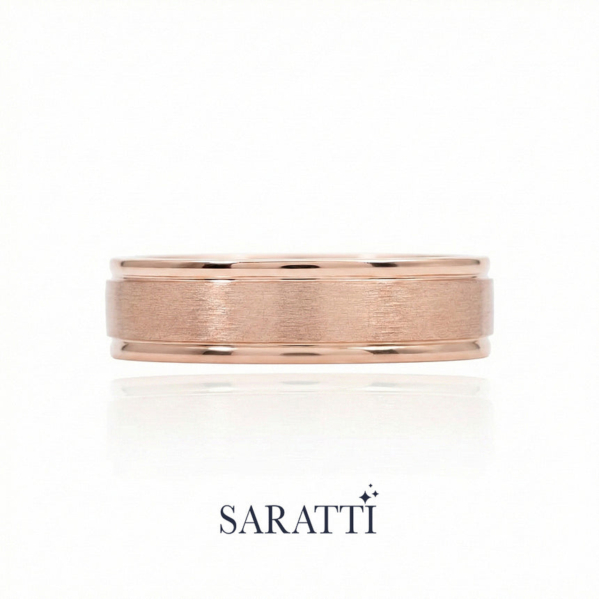 Mens comfort fit wedding band worn on hand in 18K rose gold | SARATTI