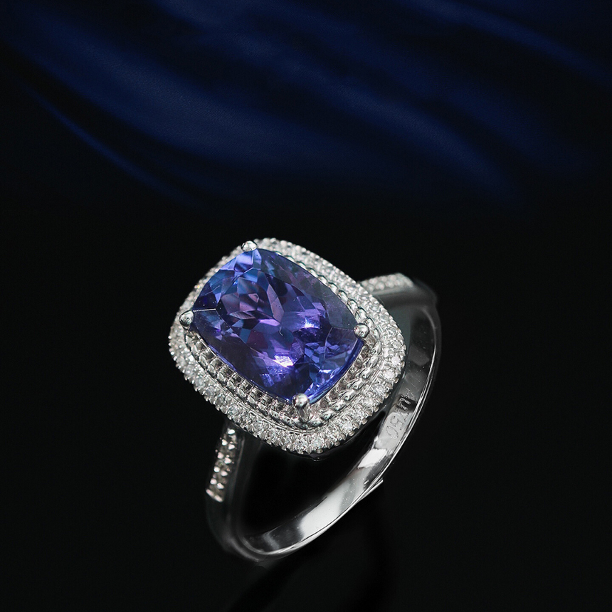 Aurorae – Natural Tanzanite & Diamonds Halo Ring
