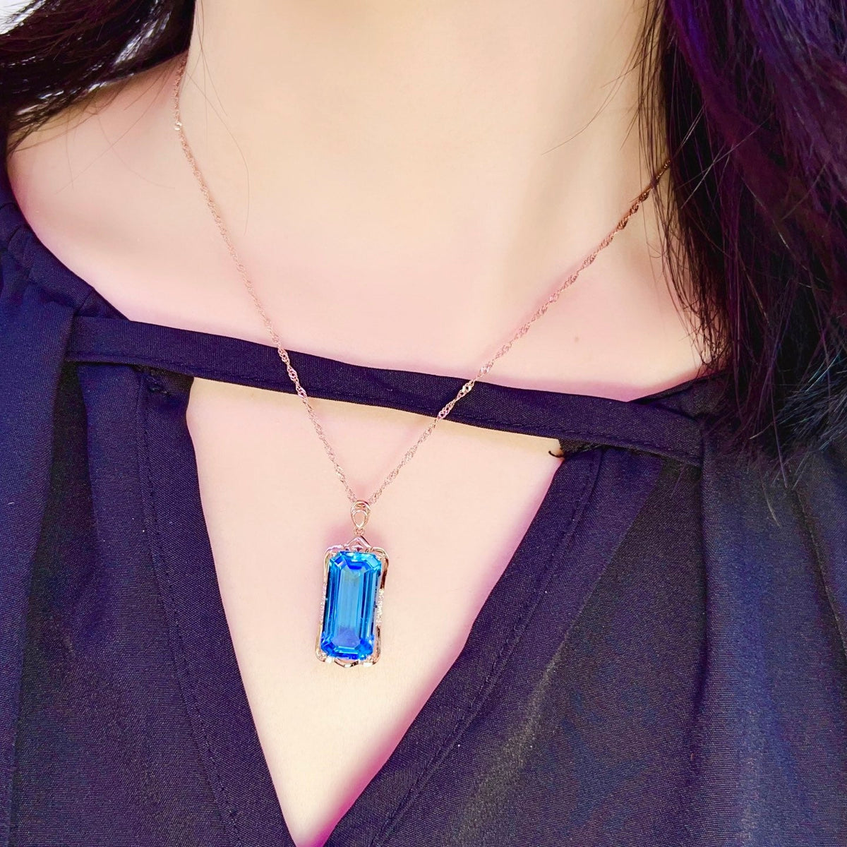 Aurelia Oval Blue Topaz Pendant Necklace | SARATTI