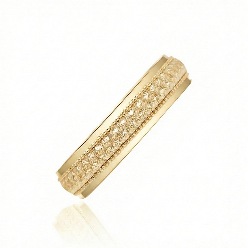 Aurelian honeycomb wedding band for men 18k yellow gold hexagon pattern band | SARATTI