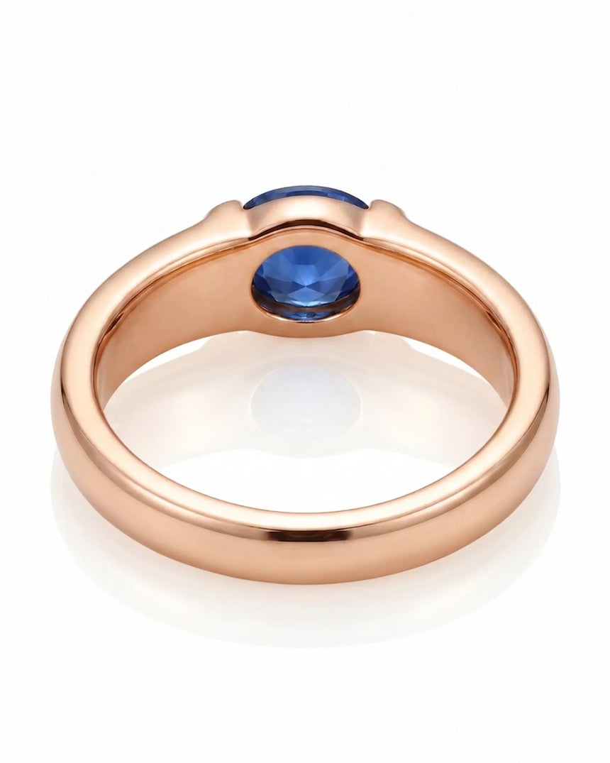 Blue oval sapphire ring with protective bezel design in 18K rose gold | SARATTI
