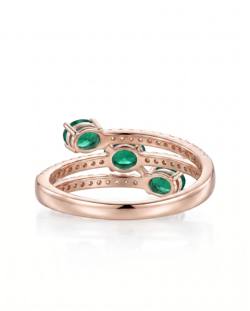 Contemporary three stone emerald ring in 18K Rose Gold | SARATTI