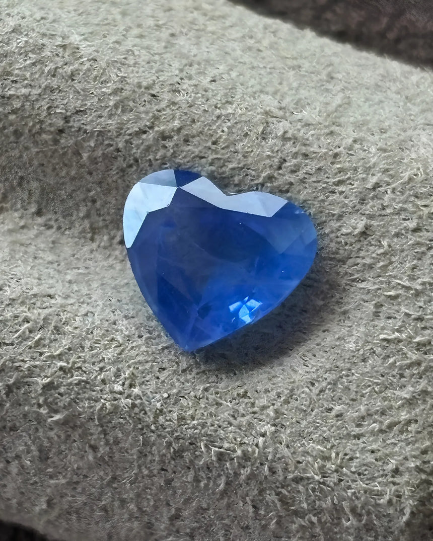 Cornflower Blue Sapphire 7.8 × 7.0 × 4.1 mm view | SARATTI