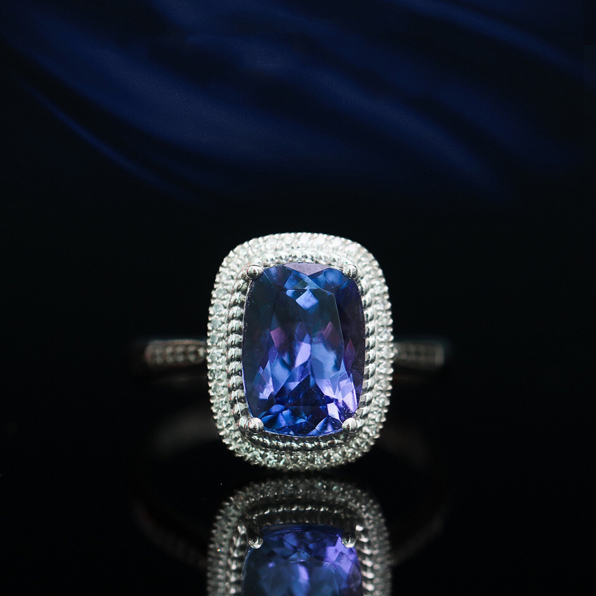 December Birthstone Tanzanite Ring in White Gold | SARATTI
