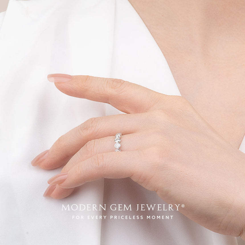 Timeless Diamond Wedding Band | Modern Gem Jewelry | Saratti