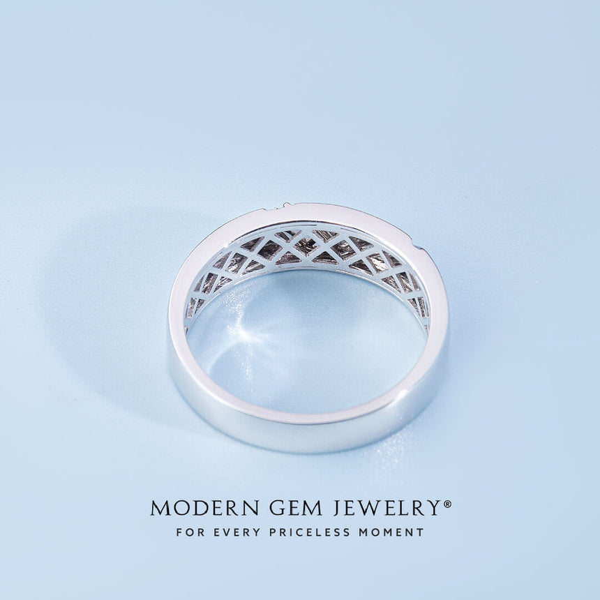 Sleek and Sophisticated Band | Modern Gem Jewelry | Saratti