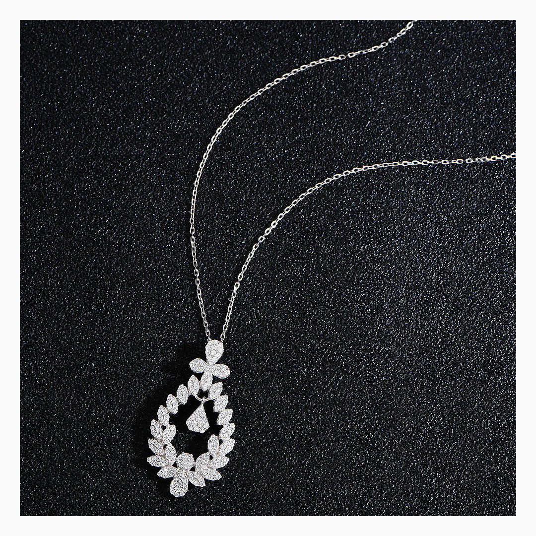 Black & White Contrast theme shot of the Couronne De Nature Silver Pendant Necklace | Saratti