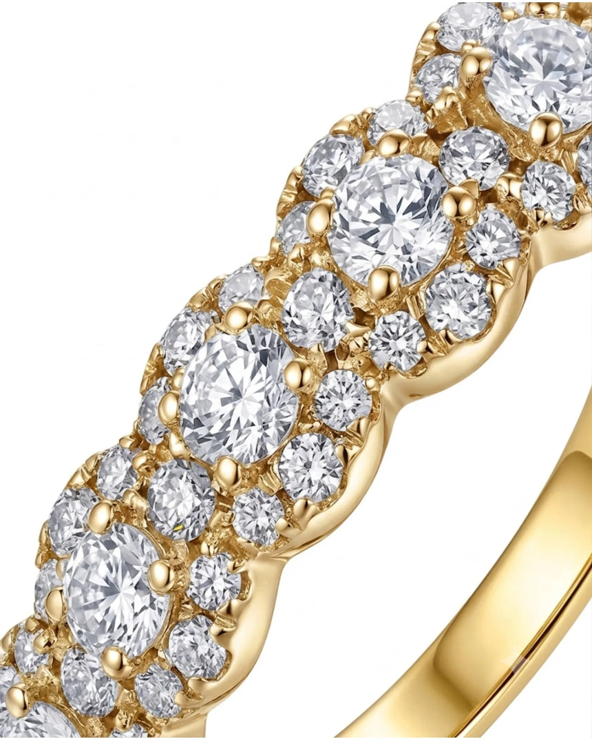 Elegant anniversary or wedding ring with round diamonds in luminous 18K yellow gold | SARATTI