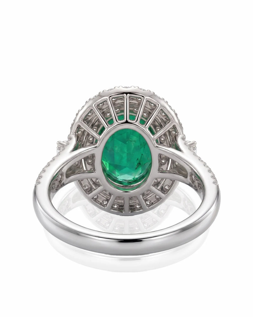 Elegant oval natural emerald ring with diamond shoulders in 18K white gold | SARATTI