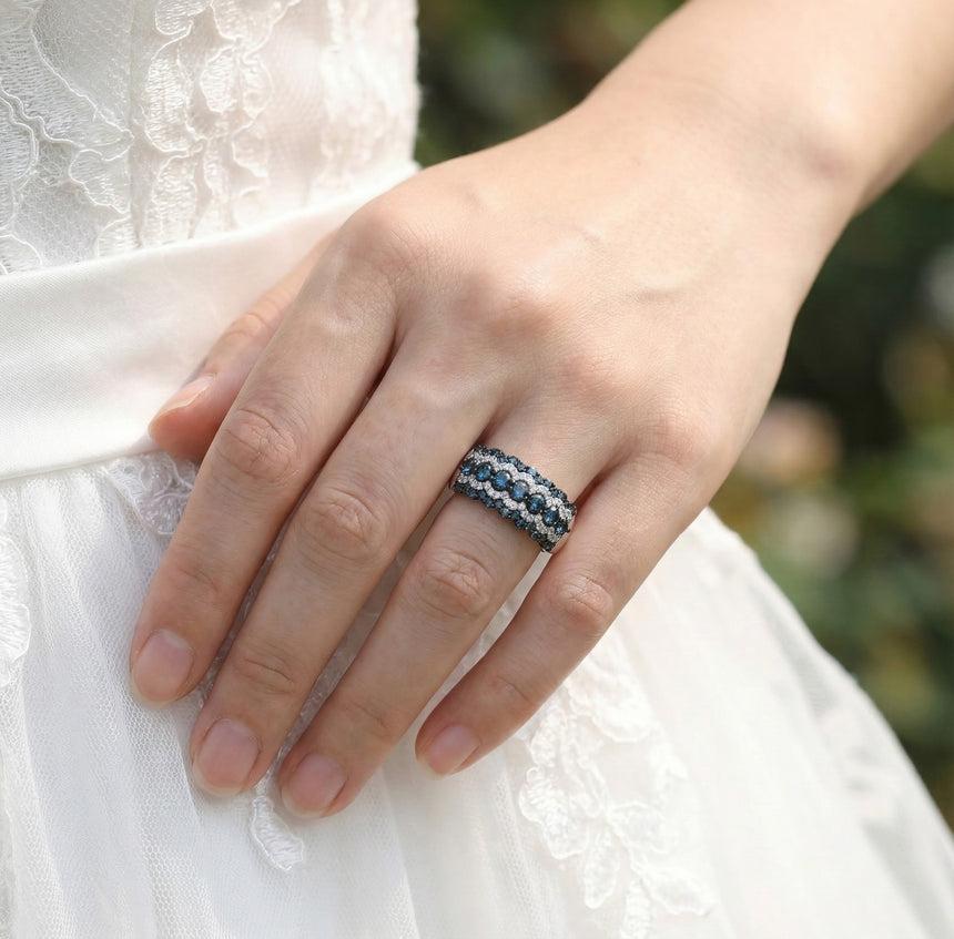 Elegant two-tone blue and white stone ring | SARATTI