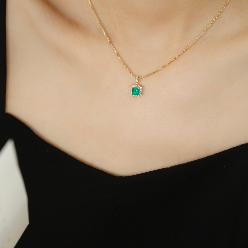 Imperial Oasis: Afghan Natural Emerald Diamond Halo Pendant