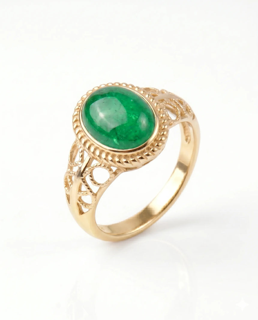 Emerald Promise natural emerald cabochon ring in 18K Yellow Gold | SARATTI