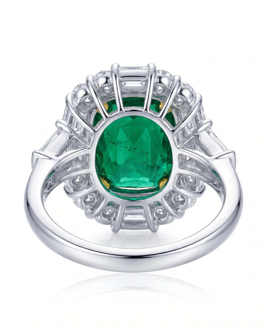 Emerald ring with baguette and round diamonds in platinum | SARATTI