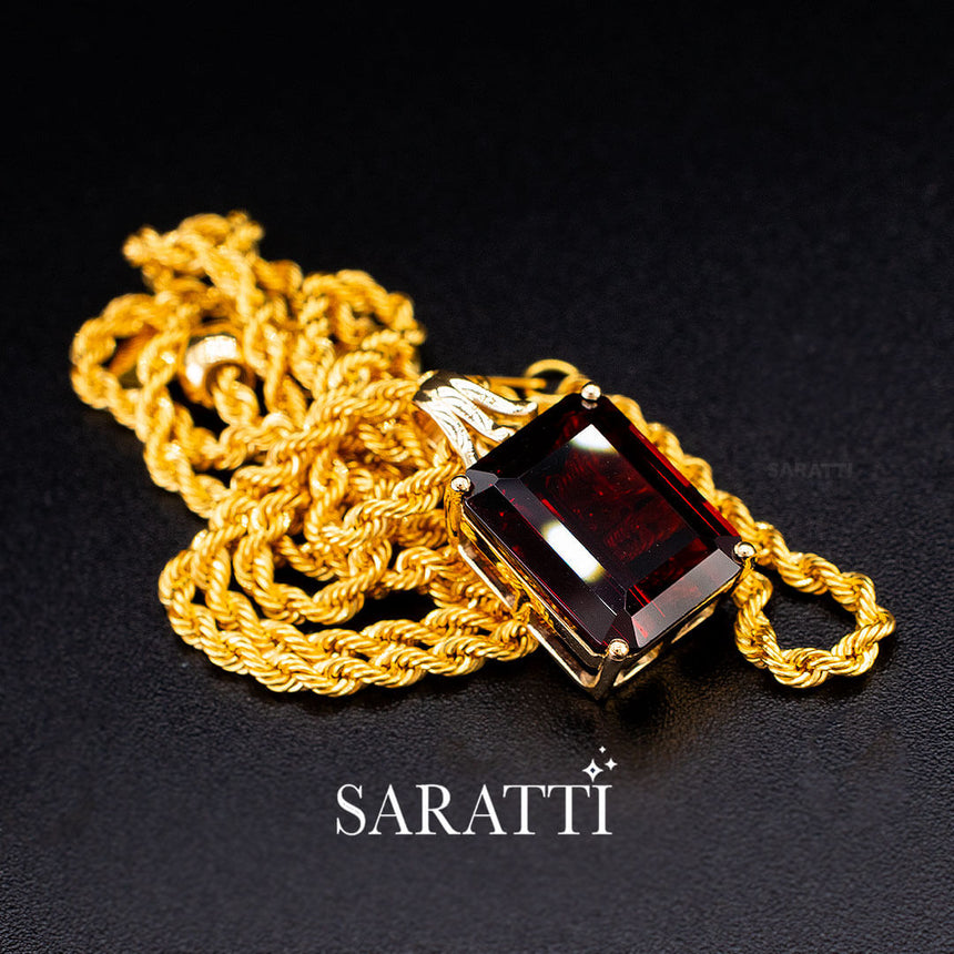 Crimson Knight Garnet Necklace in Yellow Gold | Saratti