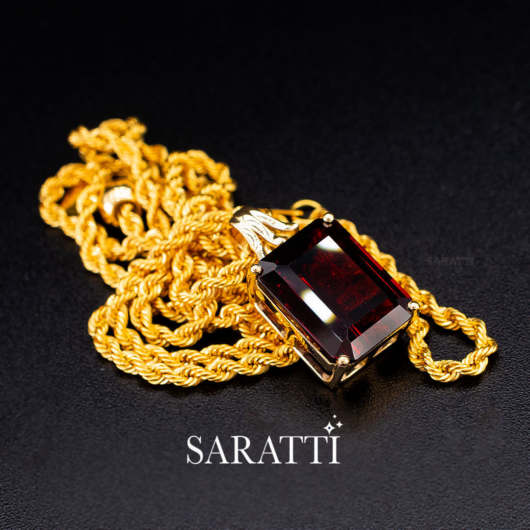 Crimson Knight Garnet Necklace in Yellow Gold | Saratti