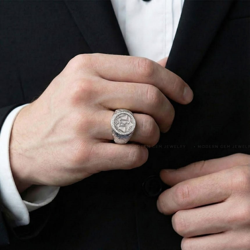 Regalia d’Oro Men's Vintage Ring in Yellow Gold