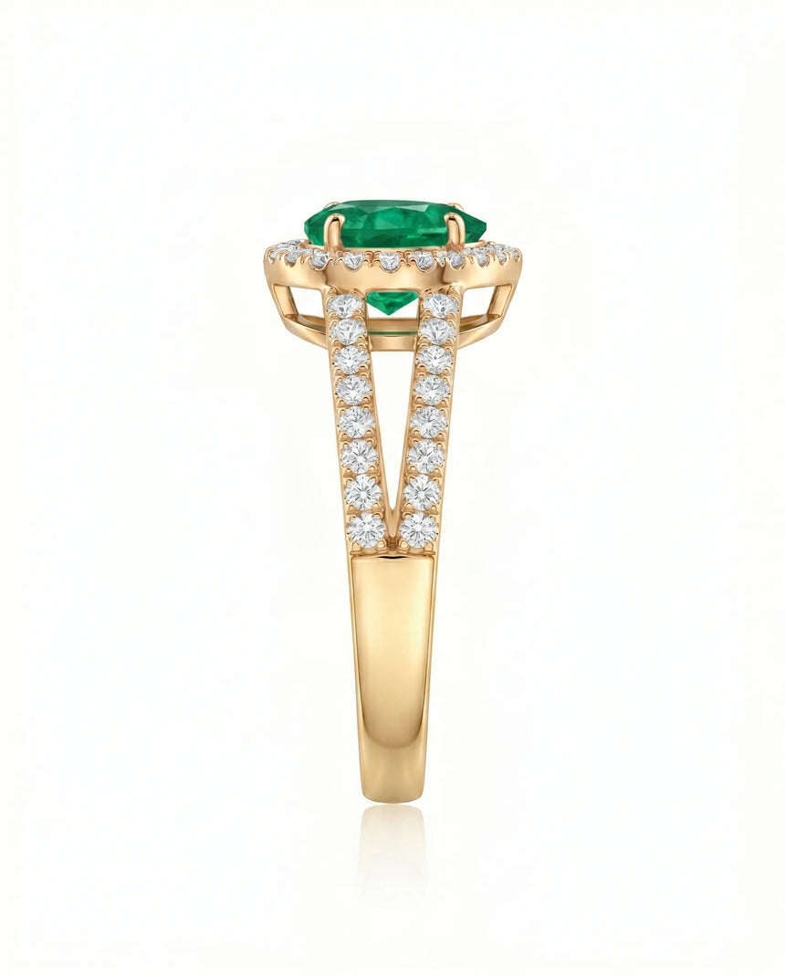 Natural emerald diamond halo ring in 18K yellow gold | SARATTI