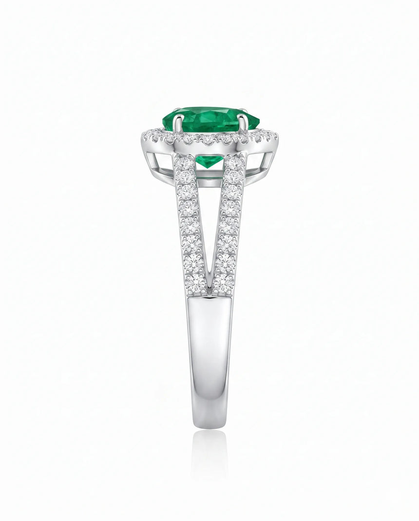 Heart cut emerald engagement style ring in 18K white gold | SARATTI
