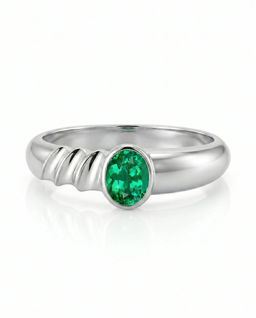 Oval natural emerald sculpted ring in 18K white gold | SARATTI