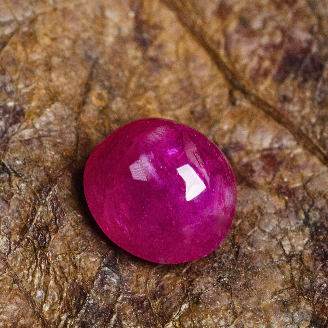 Natural unheated ruby cabochon 1.49 carats oval cut | SARATTI
