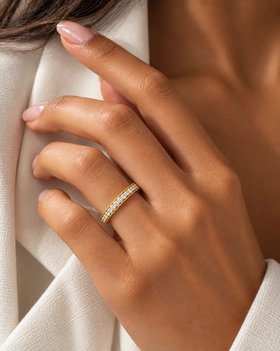18K yellow gold milgrain diamond wedding band, close-up detail | SARATTI