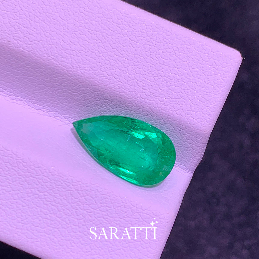 Vivid green Colombian Emerald loose stone | SARATTI