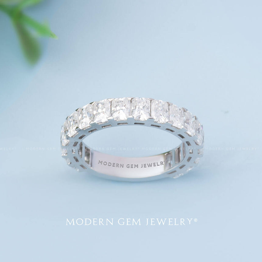 Platinum Diamond Wedding Band on Sea Blue Background  | Modern Gem Jewelry | Saratti