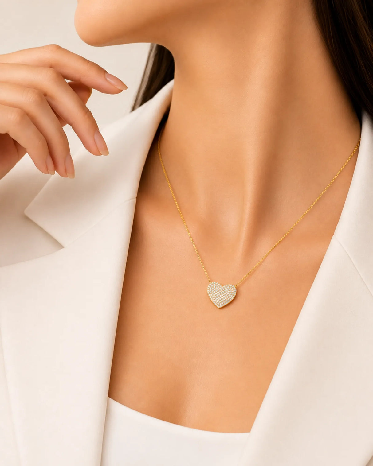 Heart shaped diamond necklace with full pavé design in 18K yellow gold | SARATTI